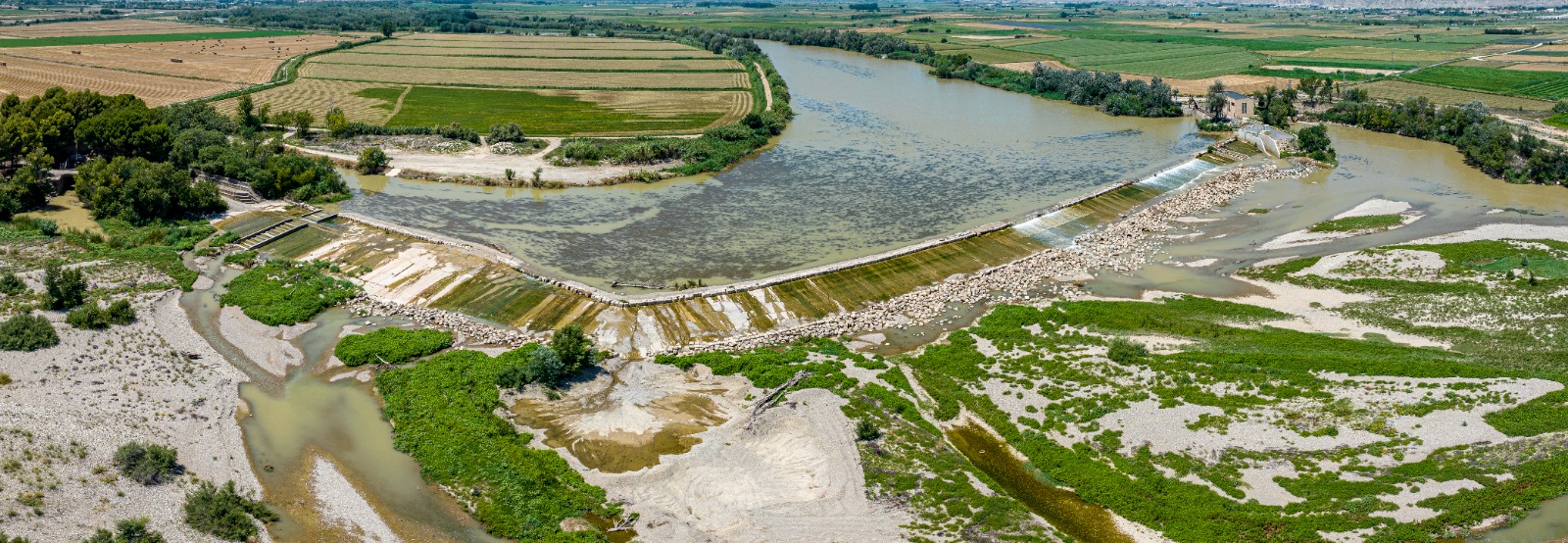 La CHE construye una rampa de peces en la Presa de Pina, entre el Burgo y Nuez de Ebro (Zaragoza)