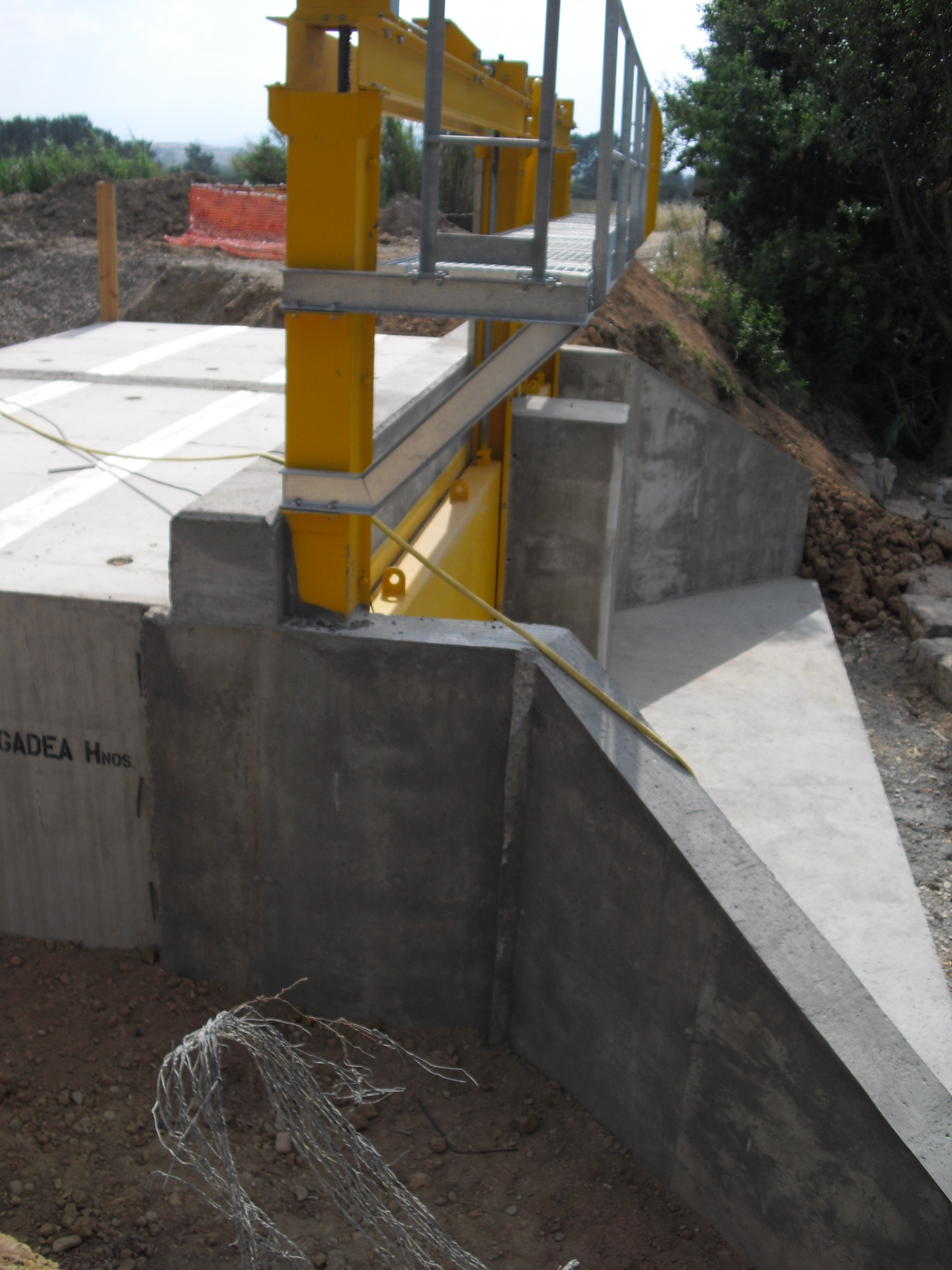 La Confederación Hidrográfica concluye la instalación de compuertas de la primera zona de inundabilidad controlada en el Eje del Ebro en Novillas (Zaragoza) La Confederación Hidrográfica concluye la instalación de compuertas de la primera zona de inundabilidad controlada en el Eje del Ebro en Novillas (Zaragoza)