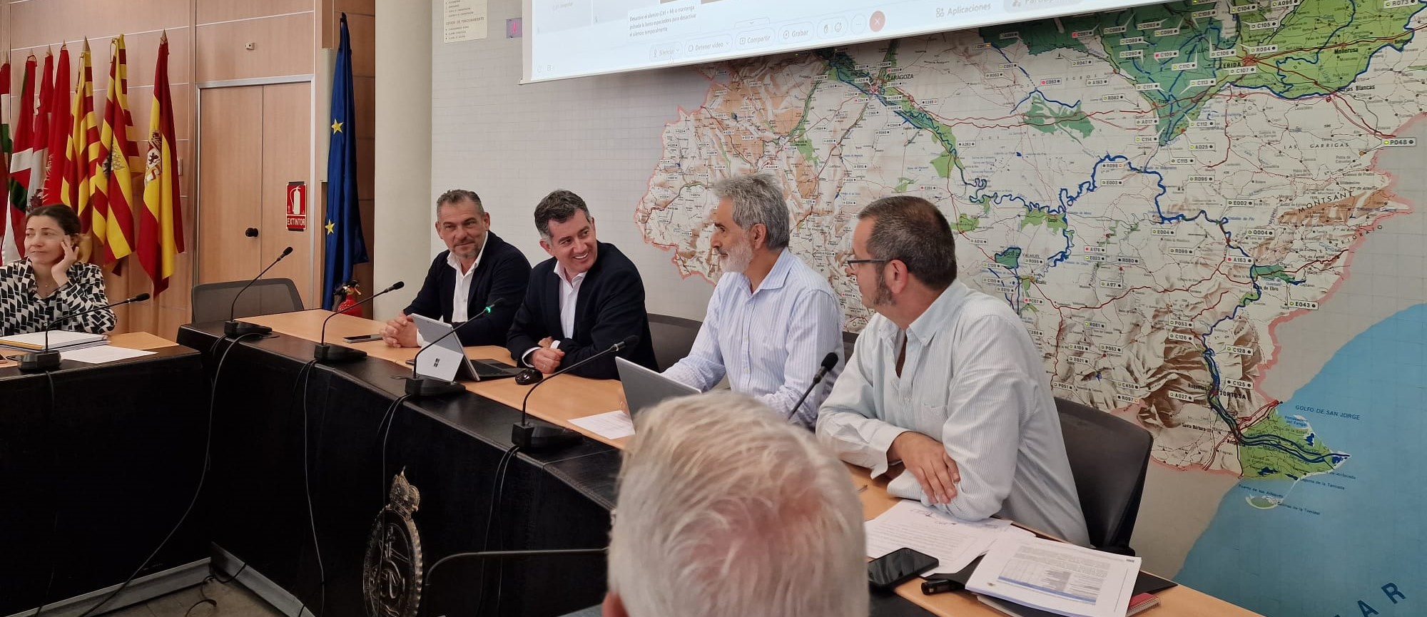 El subdirector general del Agua, Javier Sánchez (Miteco) y el jefe de la Oficina de Planificación de la CHE, Miguel García Vera, han presentado la Jornada 