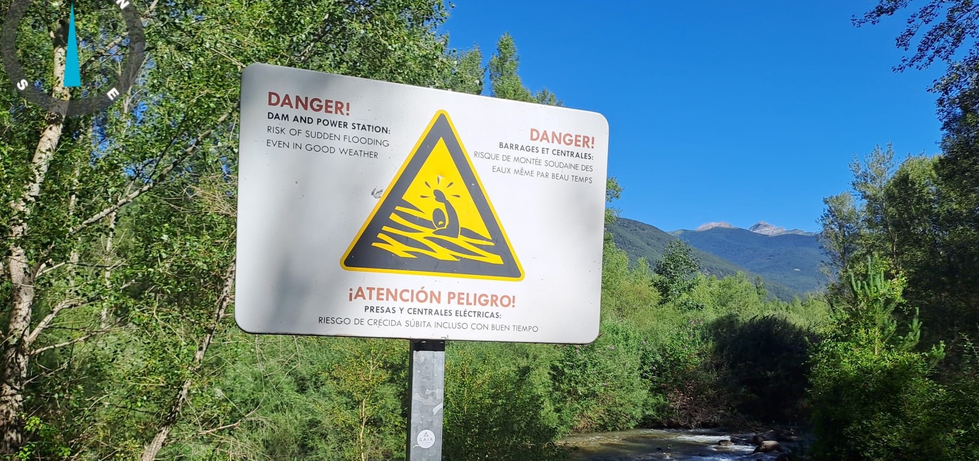 En ríos y embalses, la CHE recomienda bañarse sólo en las zonas oficiales declaradas por las Comunidades Autónomas, y extremar siempre las precauciones En ríos y embalses, la CHE recomienda bañarse sólo en las zonas oficiales declaradas por las Comunidades Autónomas, y extremar siempre las precauciones