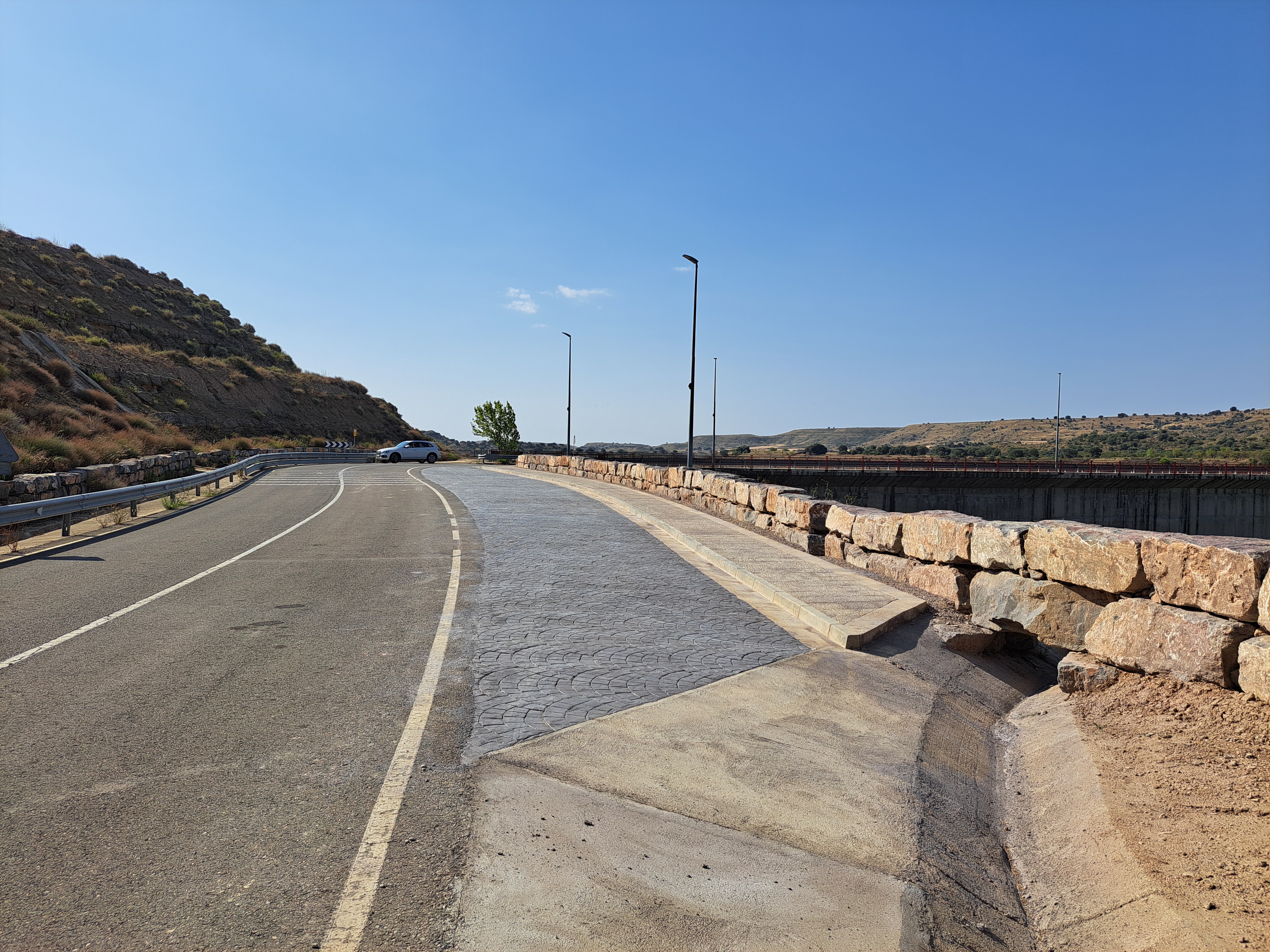 La CHE adjudica las obras de mejora y adecuación de los firmes de las carreteras de acceso a la presa de Montearagón (Huesca) desde Fornillos y Barluenga La CHE adjudica las obras de mejora y adecuación de los firmes de las carreteras de acceso a la presa de Montearagón (Huesca) desde Fornillos y Barluenga