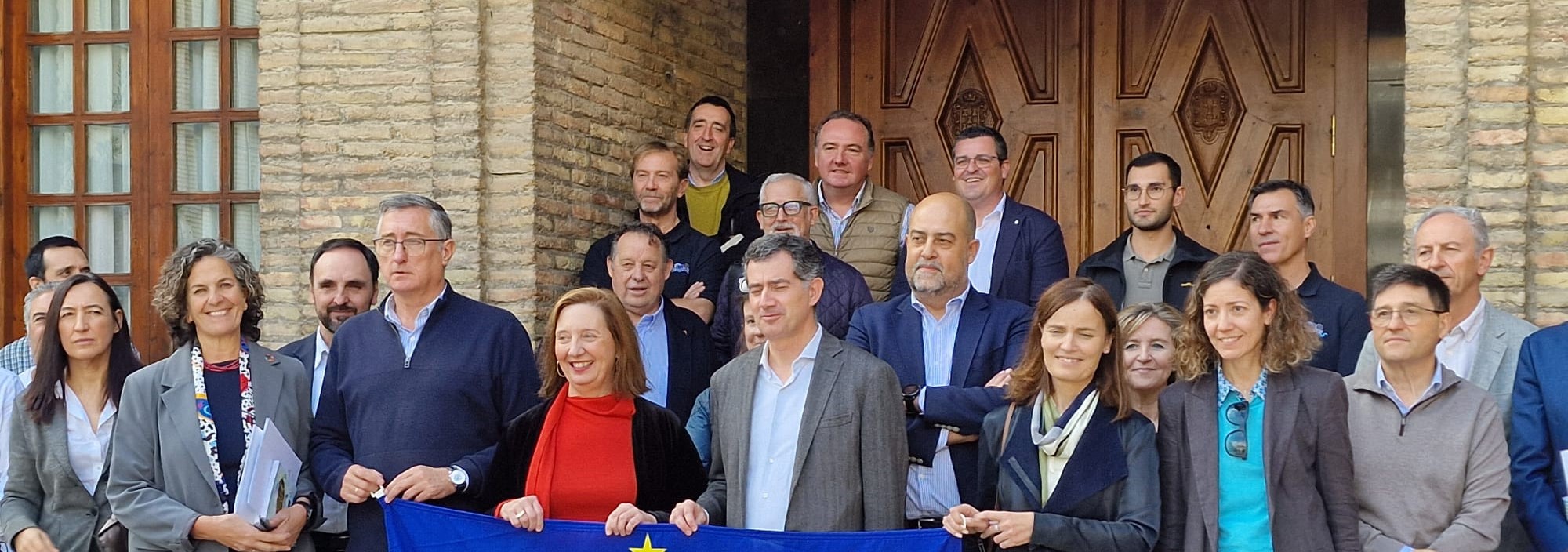 El presidente de la CHE visita las obras de Ebro Resilience entre Fuentes de Ebro y Osera, en Aragón, acompañado por la alcaldesa de Fuentes; el consejero de Medio Ambiente del Gobierno de Aragón; el subdirector general del Agua del Miteco; directores generales de Navarra y La Rioja responsables de la Estrategia, y representantes de los regantes El presidente de la CHE visita las obras de Ebro Resilience entre Fuentes de Ebro y Osera, en Aragón, acompañado por la alcaldesa de Fuentes; el consejero de Medio Ambiente del Gobierno de Aragón; el subdirector general del Agua del Miteco; directores generales de Navarra y La Rioja responsables de la Estrategia, y representantes de los regantes