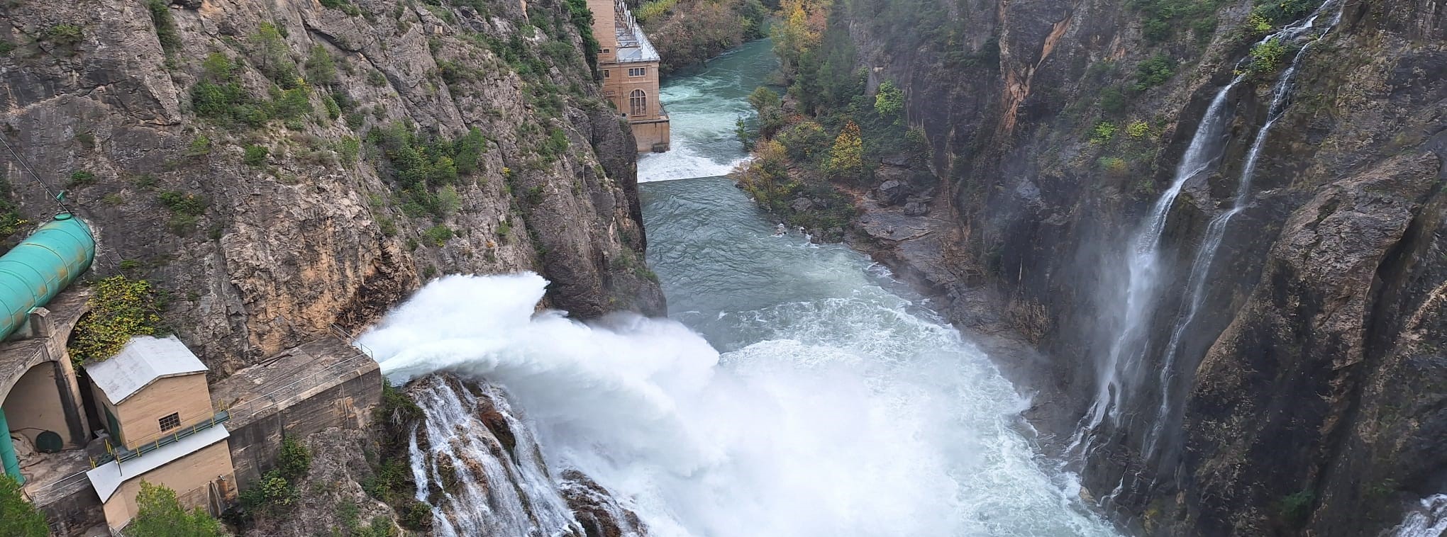 La CHE realiza una crecida controlada desde los embalses de Camarasa, en Lleida, y El Grado, en Huesca La CHE realiza una crecida controlada desde los embalses de Camarasa, en Lleida, y El Grado, en Huesca
