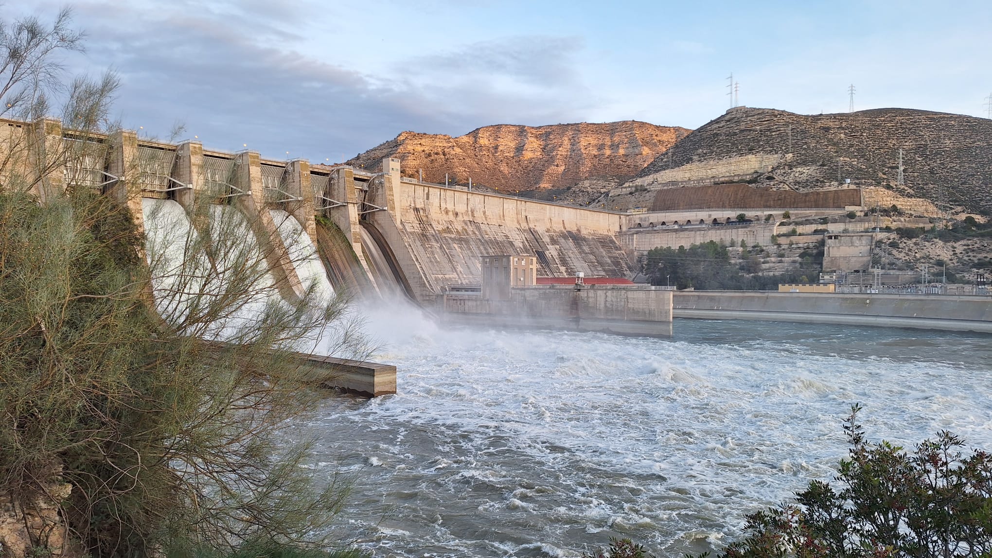La CHE finaliza la crecida controlada desde los embalses de Camarasa, en Lleida; El Grado, en Huesca, y Mequinenza, Ribarroja y Flix, en Zaragoza y Tarragona La CHE finaliza la crecida controlada desde los embalses de Camarasa, en Lleida; El Grado, en Huesca, y Mequinenza, Ribarroja y Flix, en Zaragoza y Tarragona