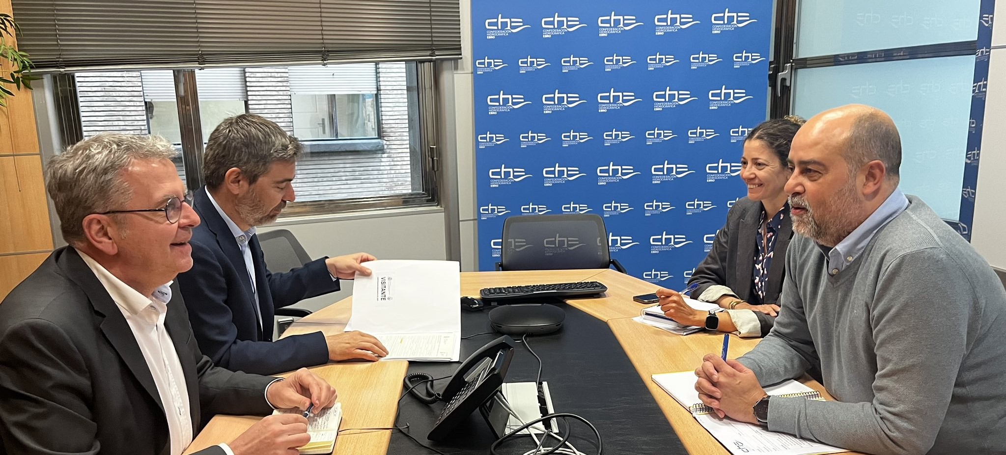 La CHE y la Diputación de Lleida se reúnen para hablar sobre las actuaciones en los cauces de los ríos Segre y Noguera Ribagorzana La CHE y la Diputación de Lleida se reúnen para hablar sobre las actuaciones en los cauces de los ríos Segre y Noguera Ribagorzana