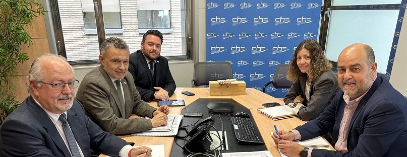 El alcalde de Logroño y el presidente de la CHE han mantenido una reunión con sus equipos acerca de las actuaciones previstas en el cauce del río Ebro y en el barranco de Oyón El alcalde de Logroño y el presidente de la CHE han mantenido una reunión con sus equipos acerca de las actuaciones previstas en el cauce del río Ebro y en el barranco de Oyón