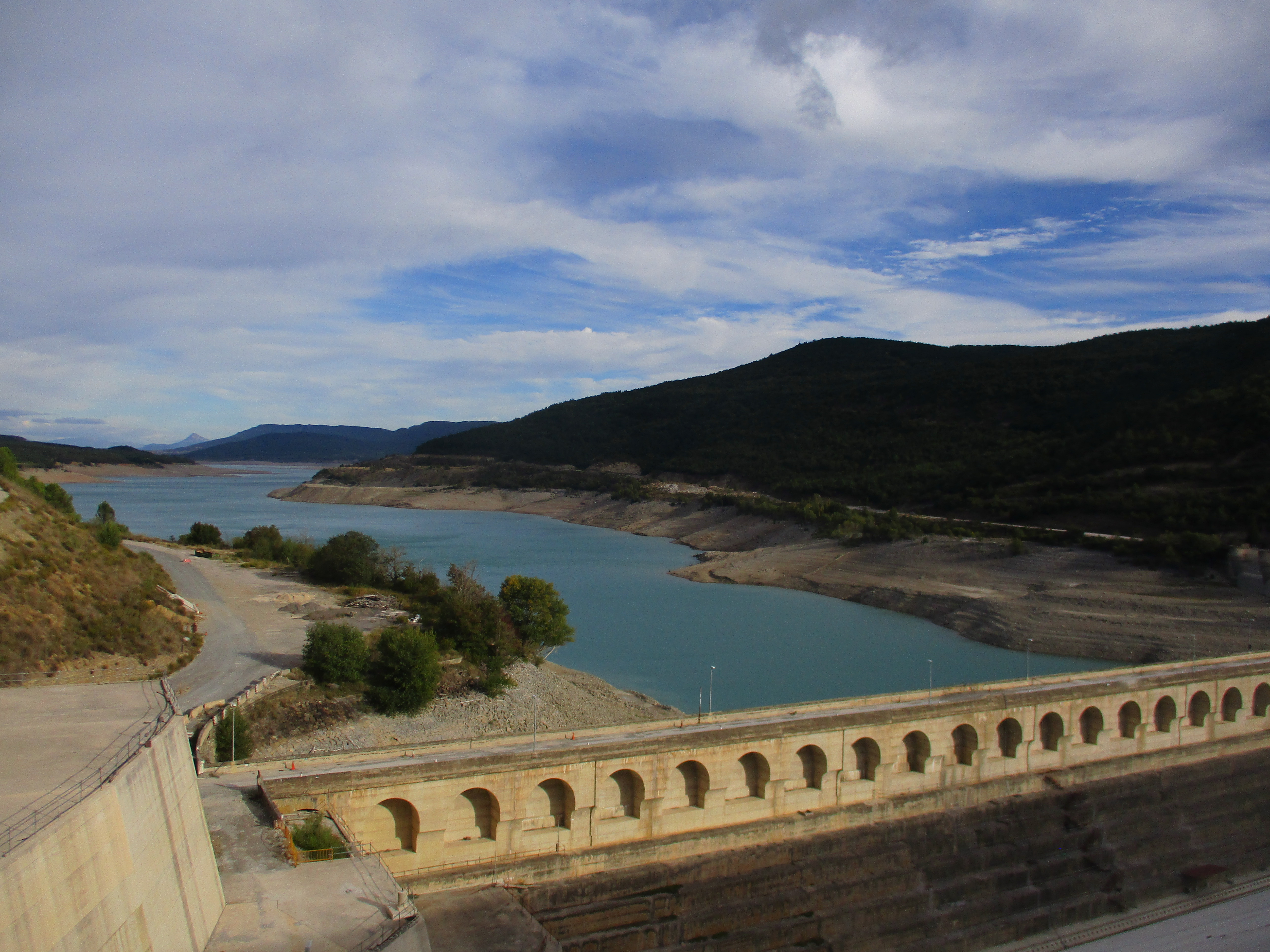 El año hidrológico 2020-2021 se cierra en la cuenca del Ebro con reservas algo inferiores a la media de los últimos 5 años por las menores precipitaciones
