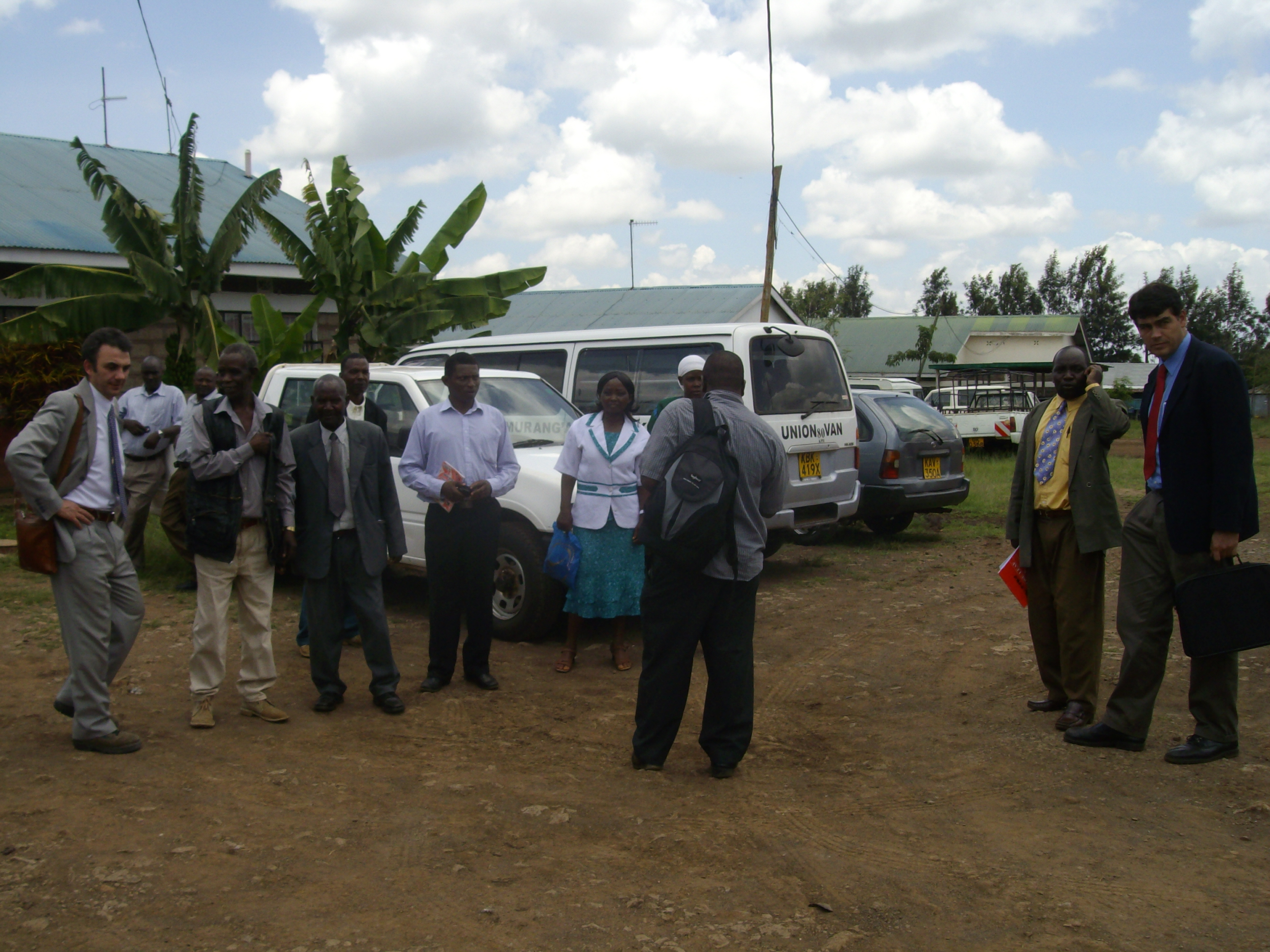 Kenia. Personalidades en oficina Kenol del district development officer