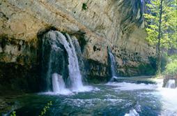 Nacimiento del río Pitarque (Teruel) Nacimiento del río Pitarque (Teruel)