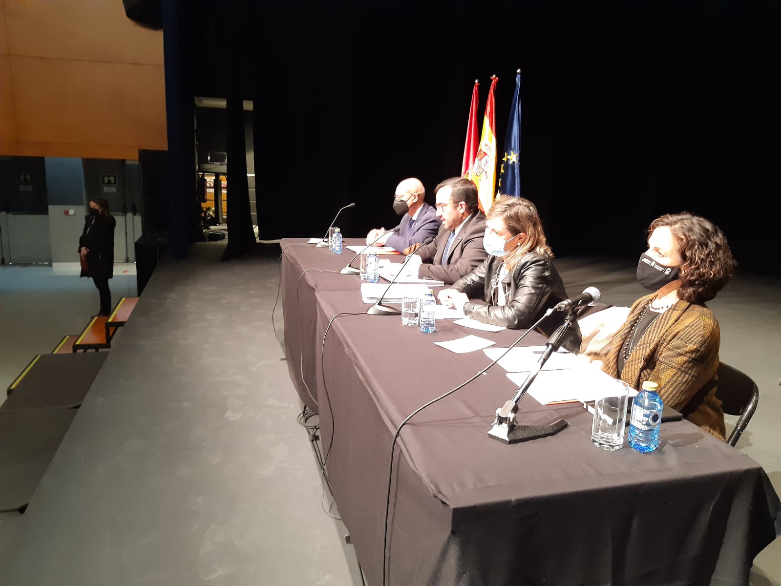 Las obras de emergencia -FASE 1- suponen 10 millones de euros para las tres Comunidades Autónomas afectadas por las crecidas extraordinarias, y la estrategia Ebro Resilience tiene ya en ejecución actuaciones por 5,4 millones de euros en Navarra Las obras de emergencia -FASE 1- suponen 10 millones de euros para las tres Comunidades Autónomas afectadas por las crecidas extraordinarias, y la estrategia Ebro Resilience tiene ya en ejecución actuaciones por 5,4 millones de euros en Navarra