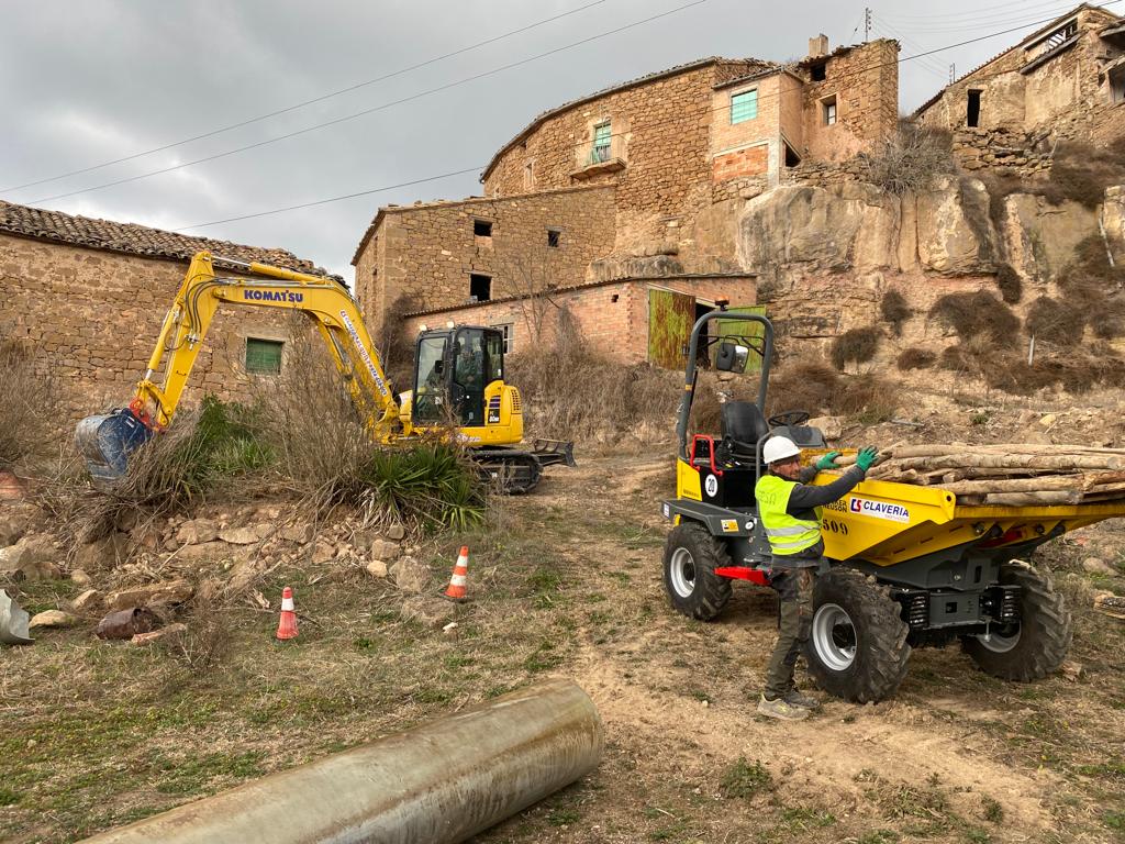 La CHE inicia la actuación de demolición de edificaciones deterioradas en La Clua, para mejorar la seguridad y facilitar el desarrollo turístico y cultural del entorno de Rialb (Lleida)