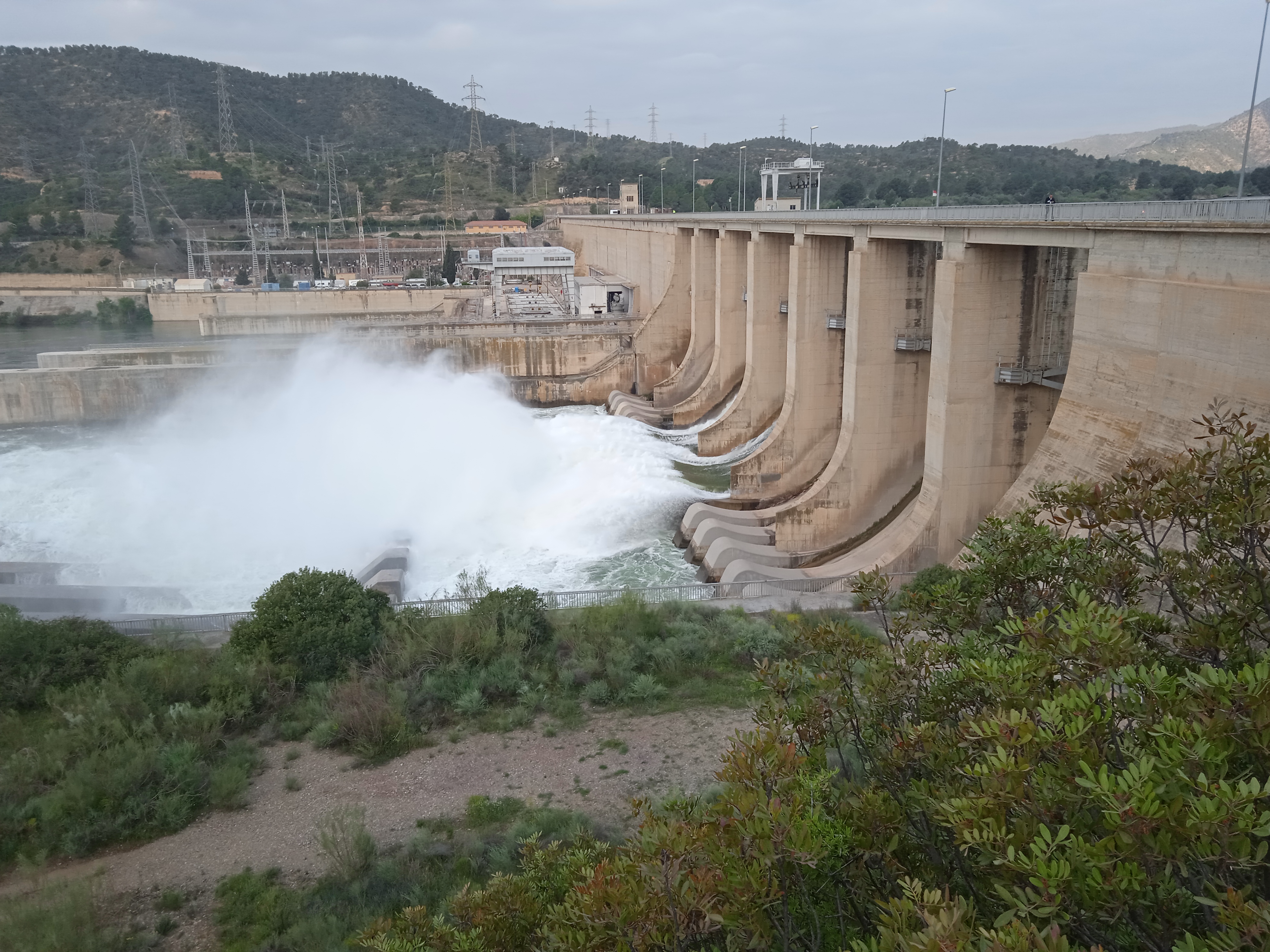 Crecida controlada en el Ebro desde embalses de Ribarroja y Flix Crecida controlada en el Ebro desde embalses de Ribarroja y Flix
