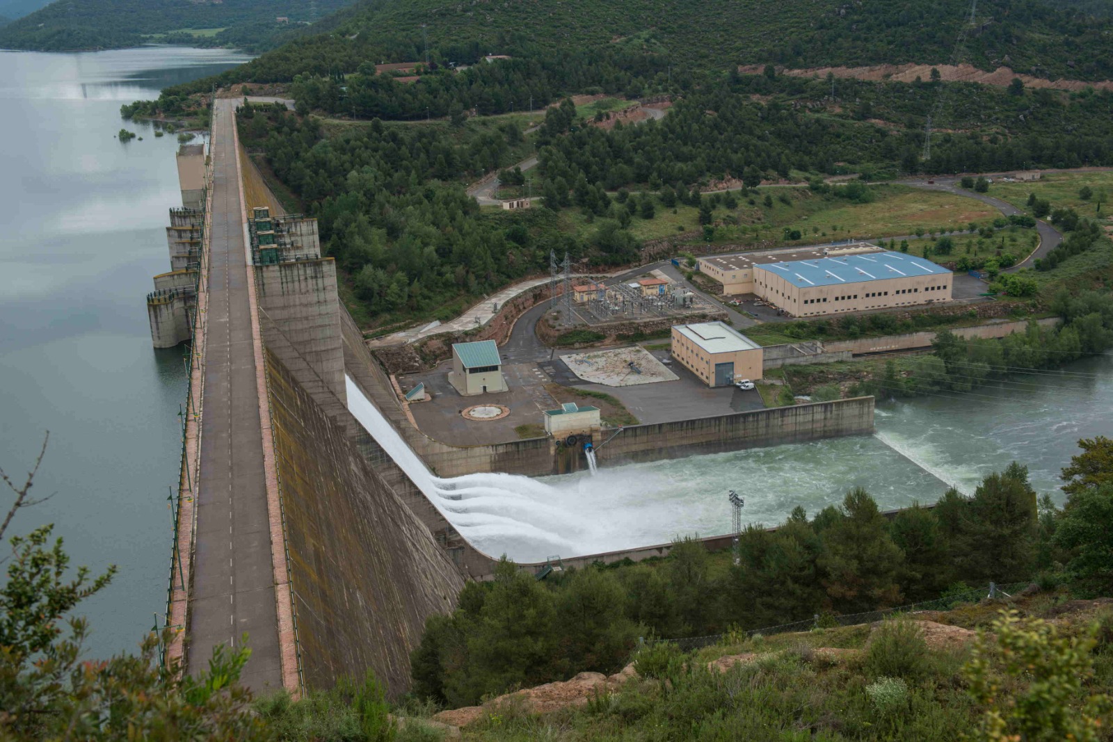 Adjudicado el mantenimiento de las presas de Oliana y Rialb, y las infraestructuras del Canal de Aragón y Cataluña en Raimat (Lleida) y Fraga (Huesca) Adjudicado el mantenimiento de las presas de Oliana y Rialb, y las infraestructuras del Canal de Aragón y Cataluña en Raimat (Lleida) y Fraga (Huesca)