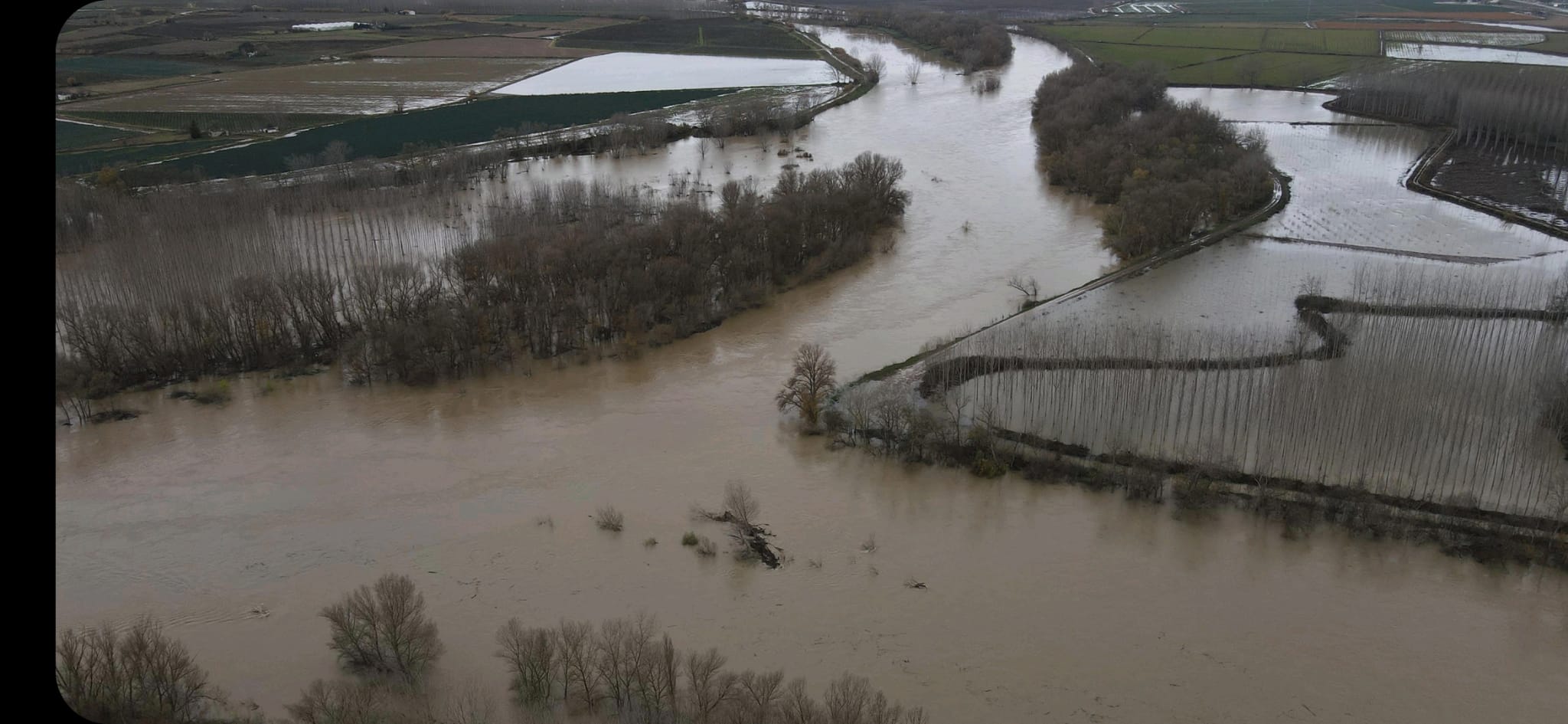 El año hidrológico 21-22 se cierra en la cuenca del Ebro con reservas inferiores a la media de los últimos 5 años - Imagen 0